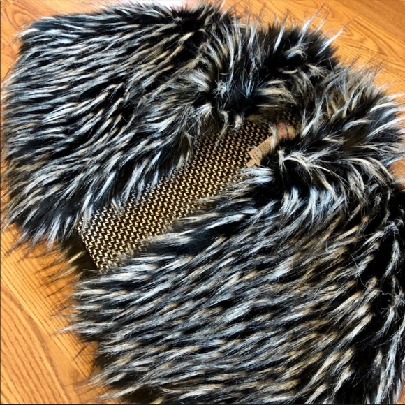 NWOT Snowcat Caplet Faux Fur Shrug Cape OS - Picture 4 of 9